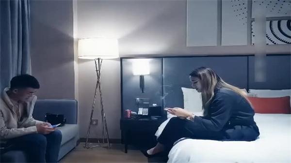 约到酒店前凸后翘肉体_